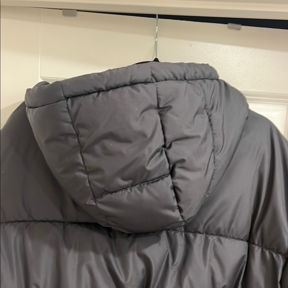 Old Navy Black Puffer Jacket with Hood and Quilted Design - Picture 5 of 5